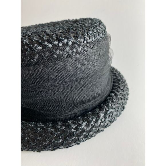Lovely 1950s Woven Hat with Black Netting by Janet's of Manchester CT - Og Box - Picture 2 of 9